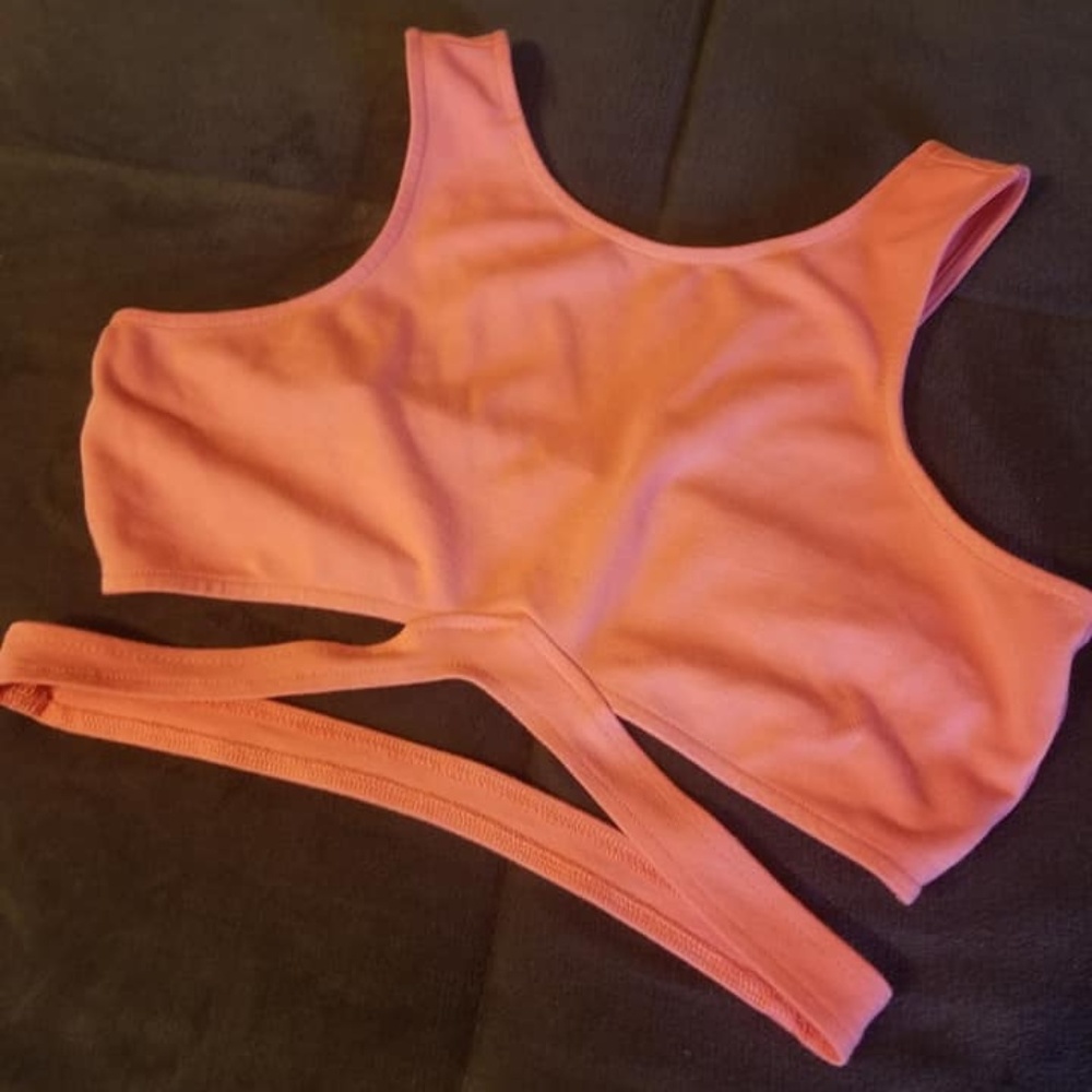 Tobi Undercut Coral Crop Top - Picture 3 of 5